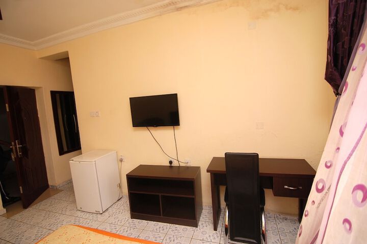 Room 8 of 40