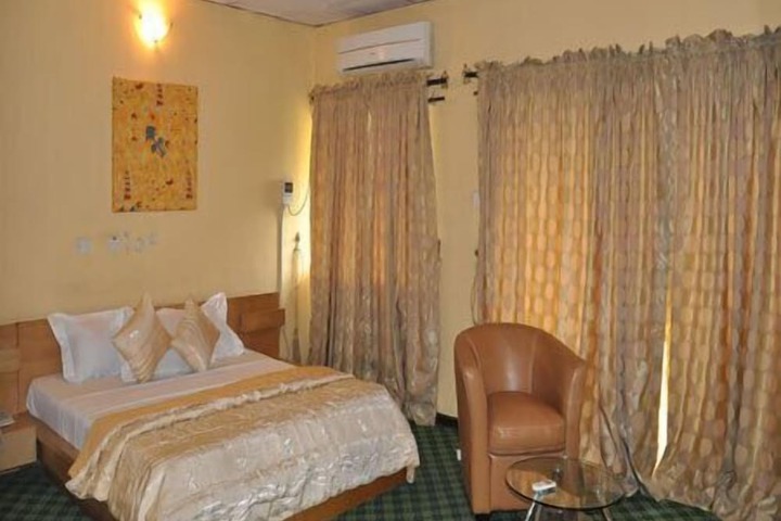 Room 6 of 44