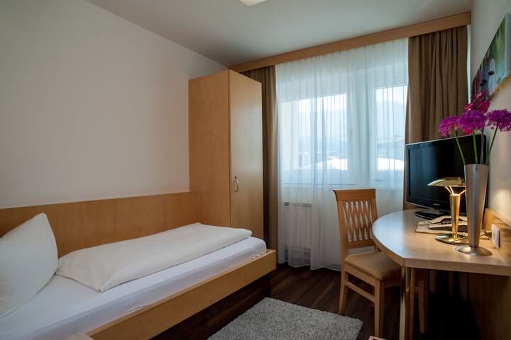 Room 13 of 47