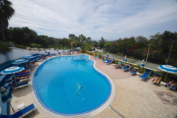 Hotel Pool