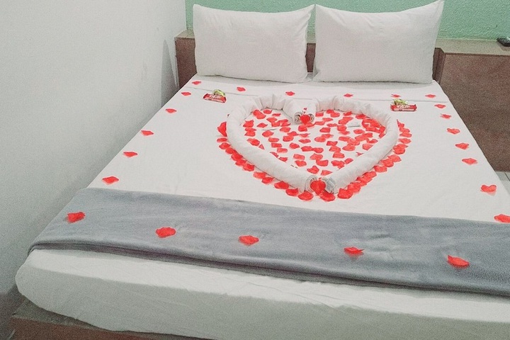 Room 4 of 13