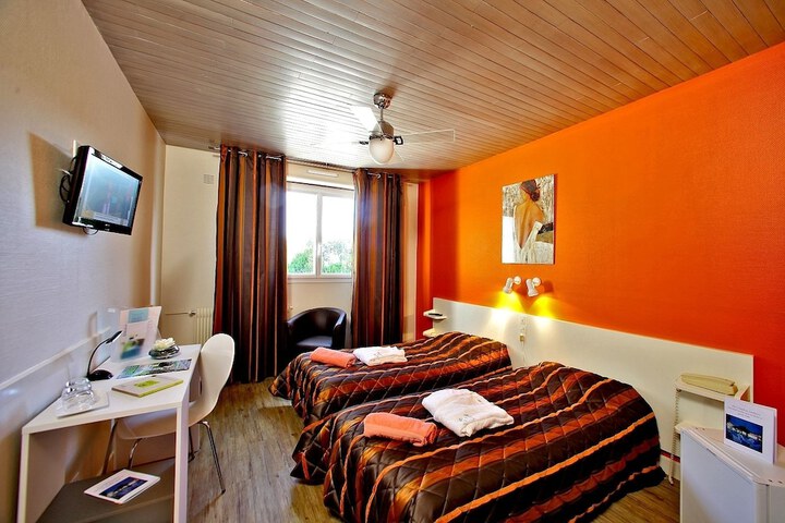 Room 2 of 36