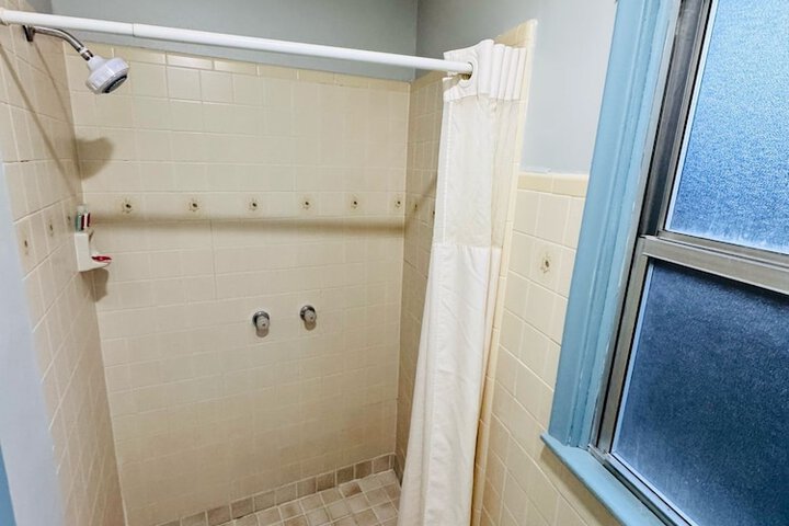 Room 10 of 13