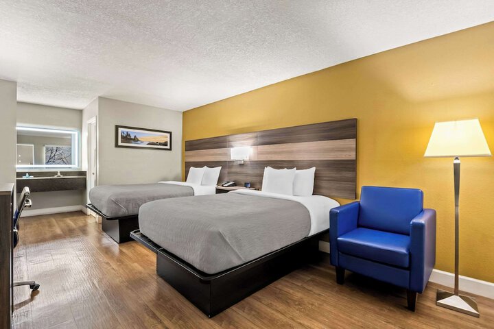 2 Double Beds (7 of 7)