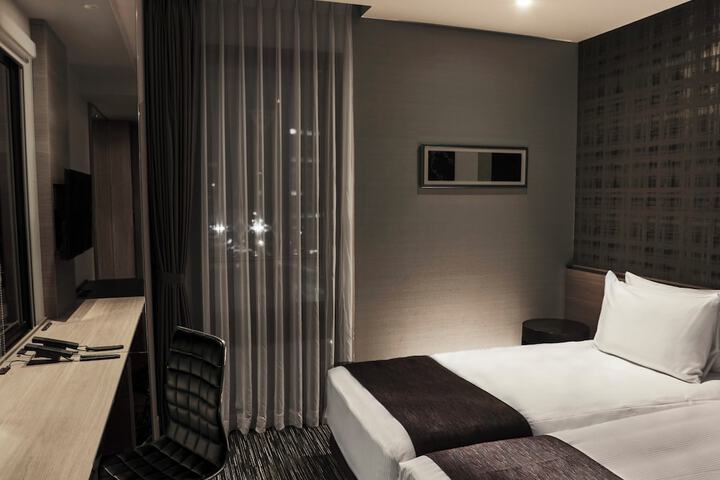 Room 6 of 73
