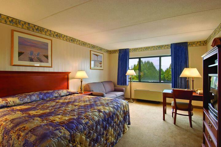 2 Queen Beds (2 of 6)