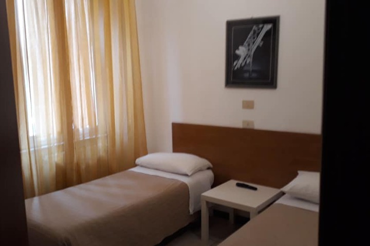 Room 11 of 34