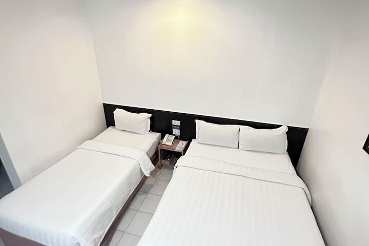 Room 10 of 33