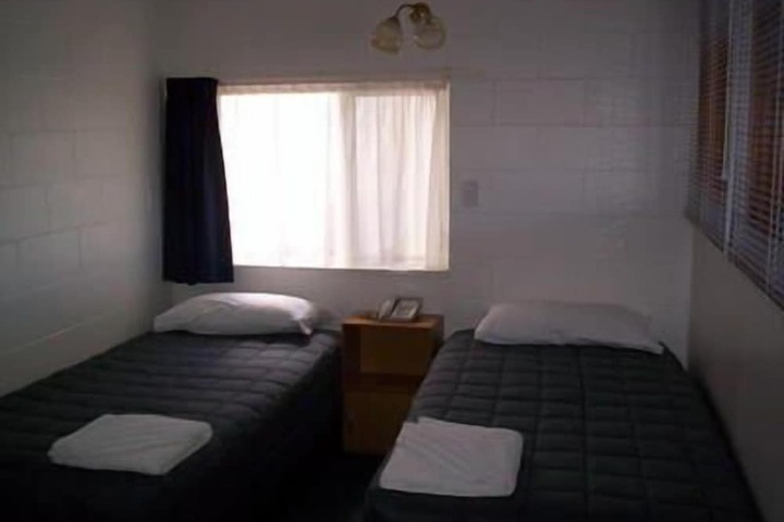 Room 11 of 27