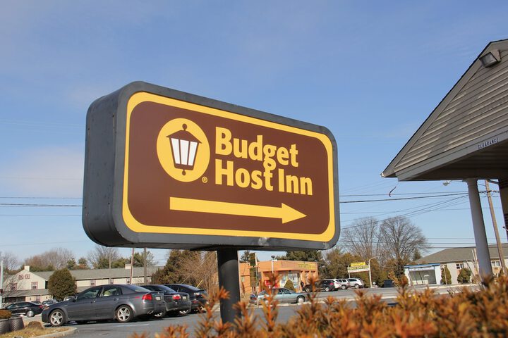 Lancaster Budget Host Inn & Suites