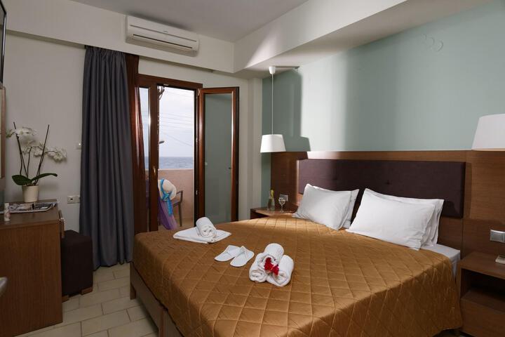 Room 6 of 11