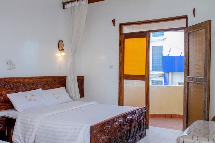 Room 4 of 4