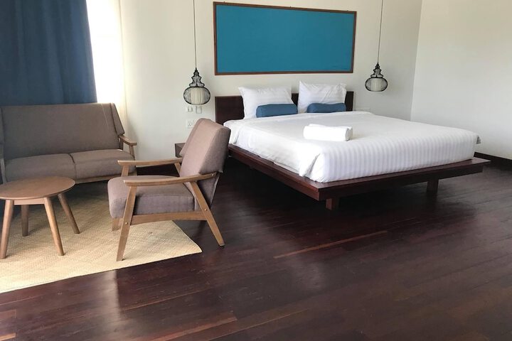 Room 6 of 76