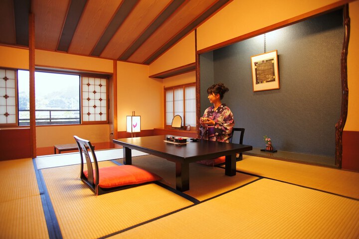 Room 13 of 53