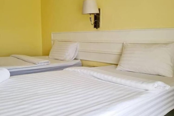 Room 5 of 8
