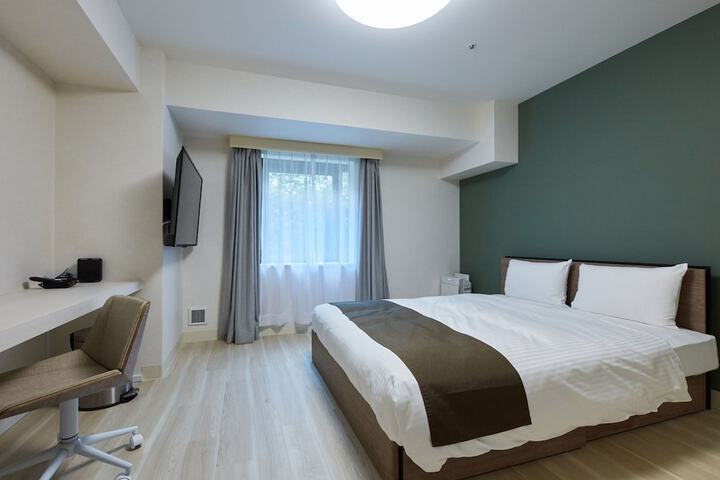 Room 27 of 108