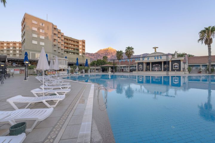 Pools & Facilities