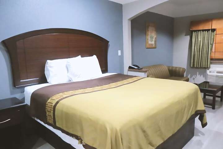 Room 6 of 21