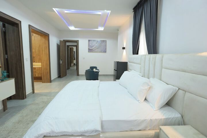 Room 8 of 28