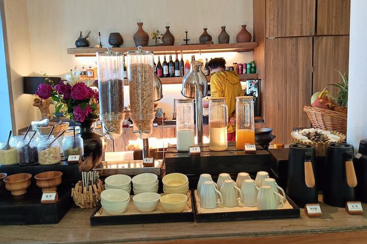 Breakfast/Coffee Service 10 of 16