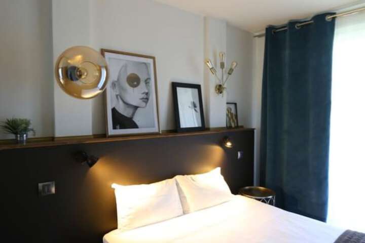Room 8 of 34