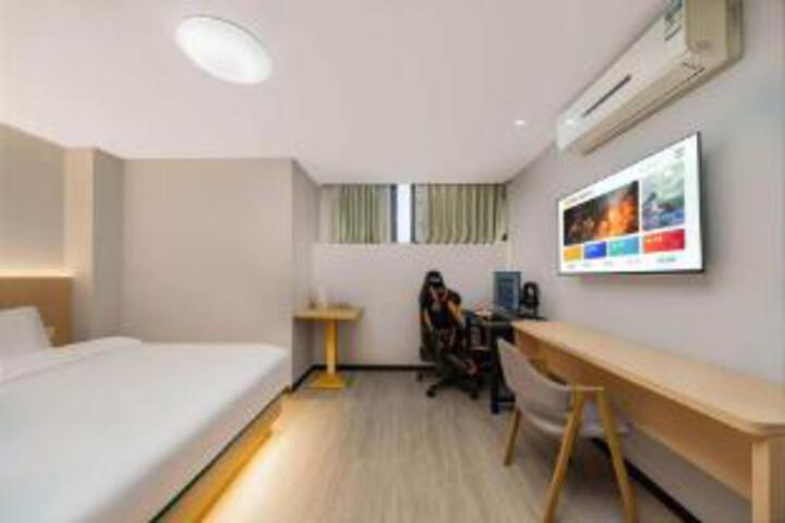 Room 9 of 9