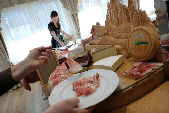 Dining 45 of 54