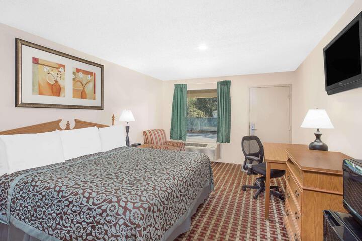 1 King Bed (6 of 7)