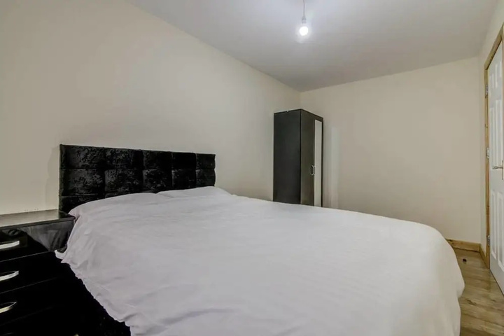 2 Bed Luxury Apt4 Throstles