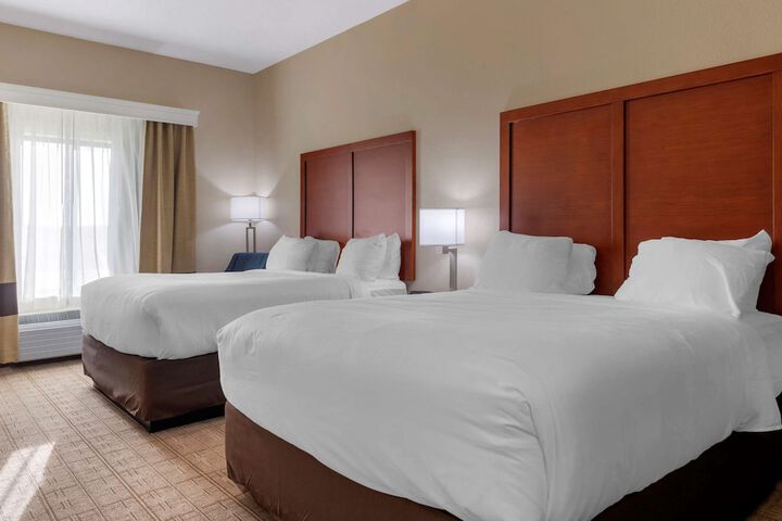 2 Queen Beds (2 of 14)