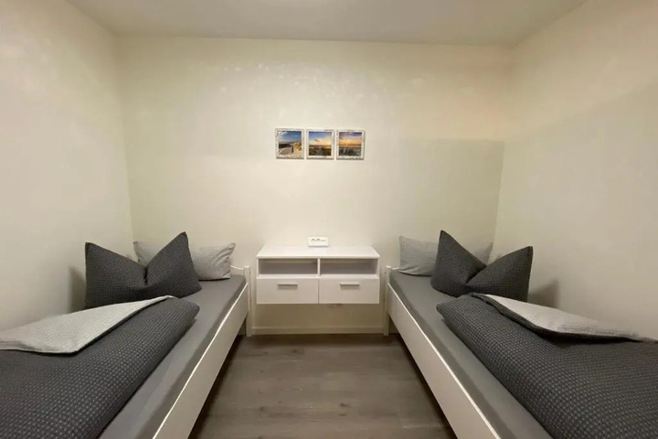 Room 4 of 10