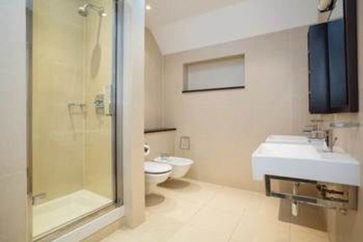 Room 2 of 43