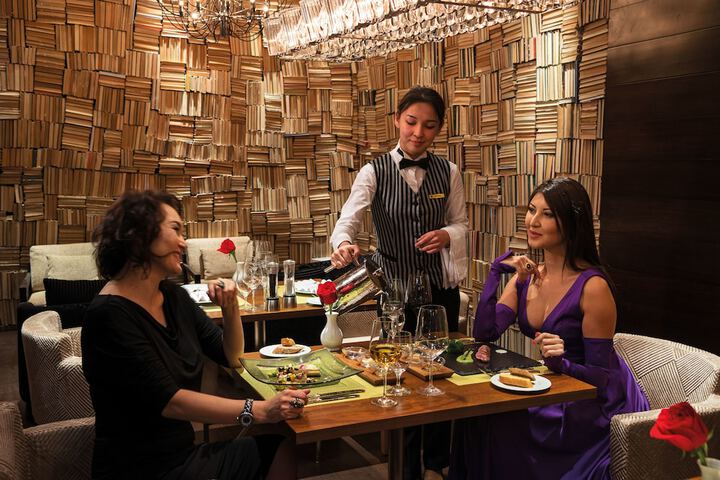 Dining 46 of 64