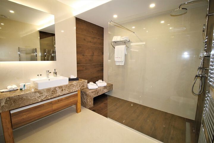 Room 42 of 57