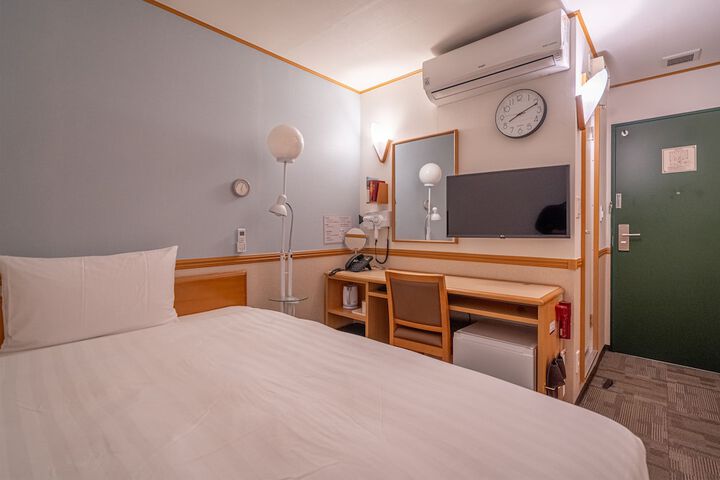 Room 17 of 34