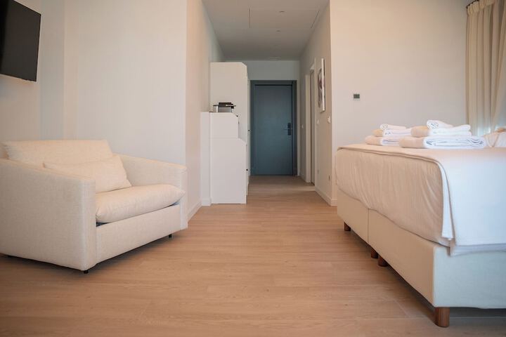 Room 42 of 182