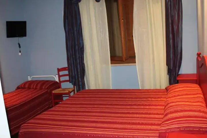 Room 3 of 8