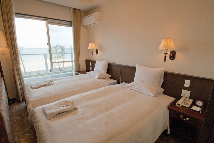 Room 5 of 76