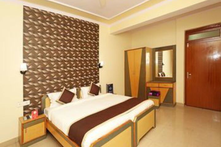 Room 8 of 32