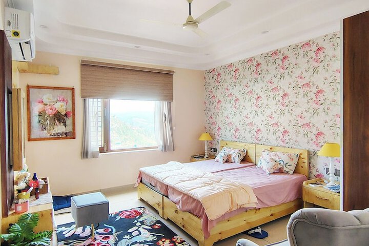 Room 3 of 12