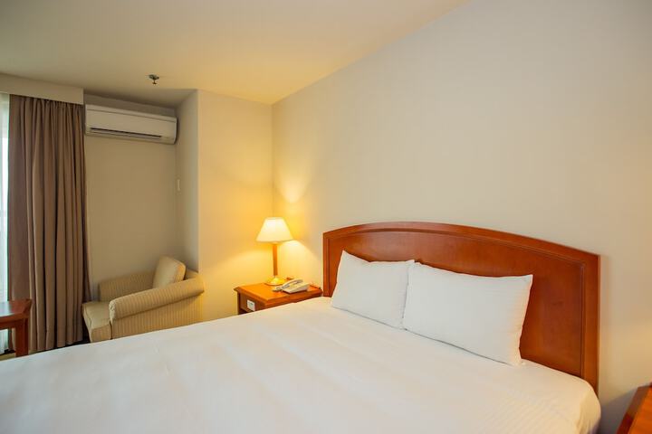 Room 42 of 203