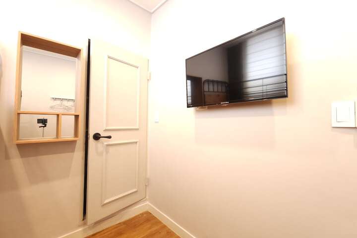 Room 25 of 58