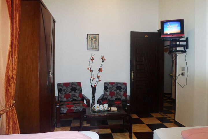 Room 4 of 37