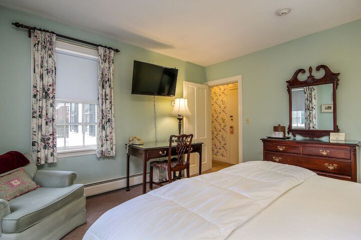 Room 3 of 43