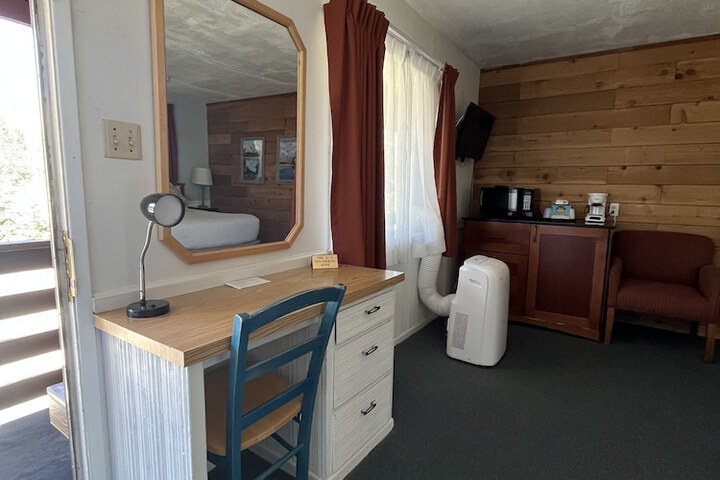 Room 27 of 133