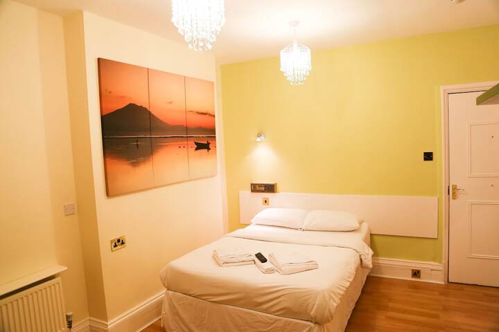 Room 6 of 45