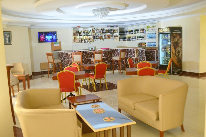 Lounge 39 of 99
