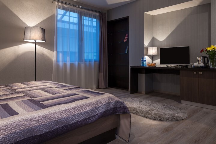 Room 2 of 76