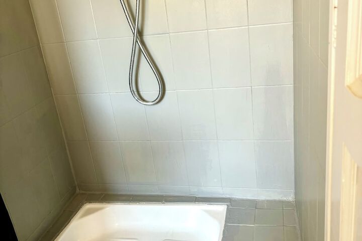 Room 105 of 193
