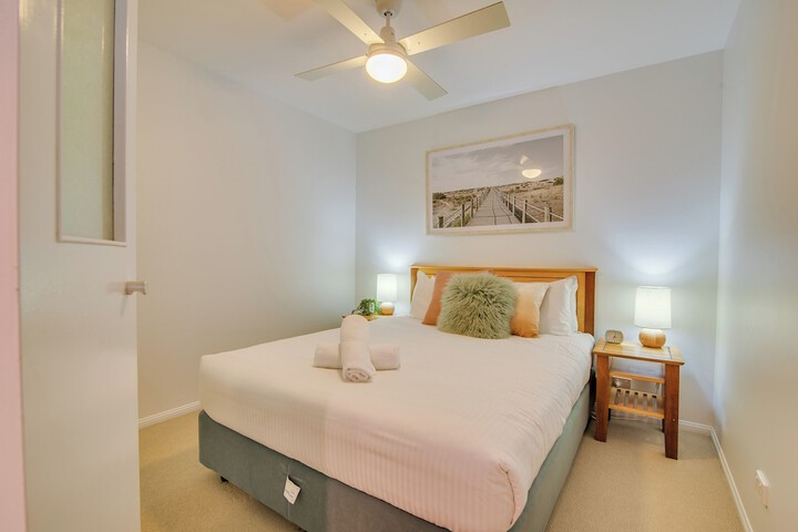 Room 33 of 272